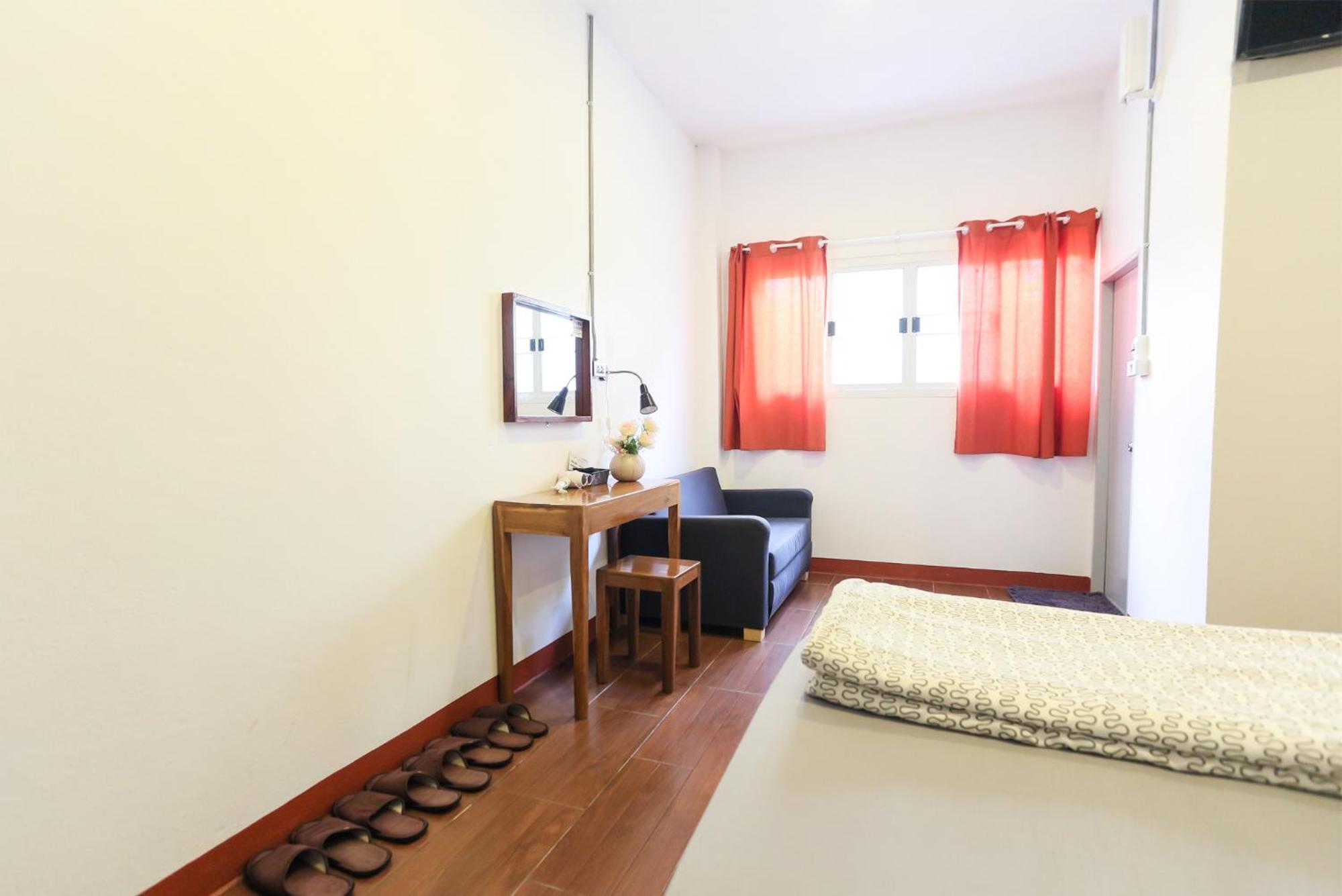 The Garage Hotell Chiang Rai Rum bild
