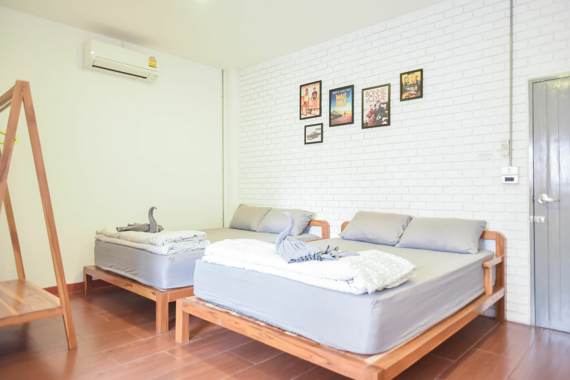 The Garage Hotell Chiang Rai Exteriör bild