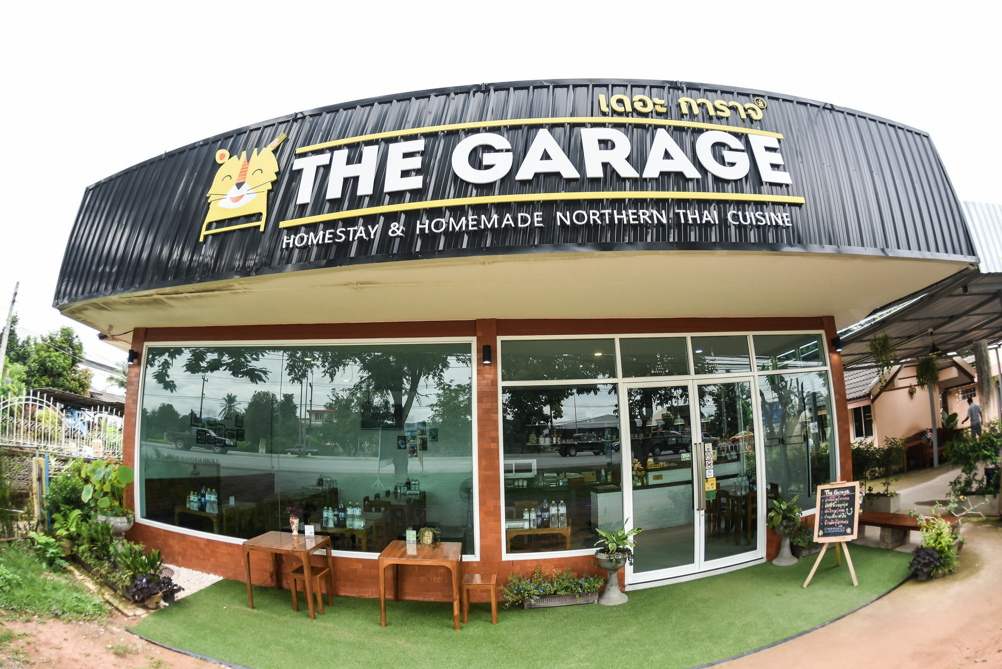 The Garage Hotell Chiang Rai Exteriör bild